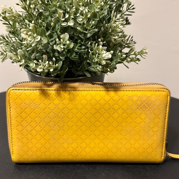 Gucci Handbags - Gucci wallet